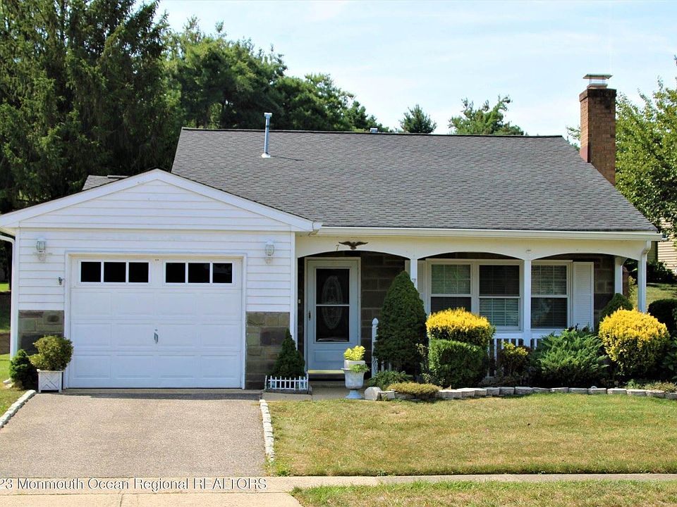 1st image of 7 Buckingham Dr