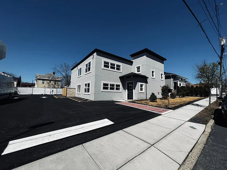 316 Monroe St — Photo 8