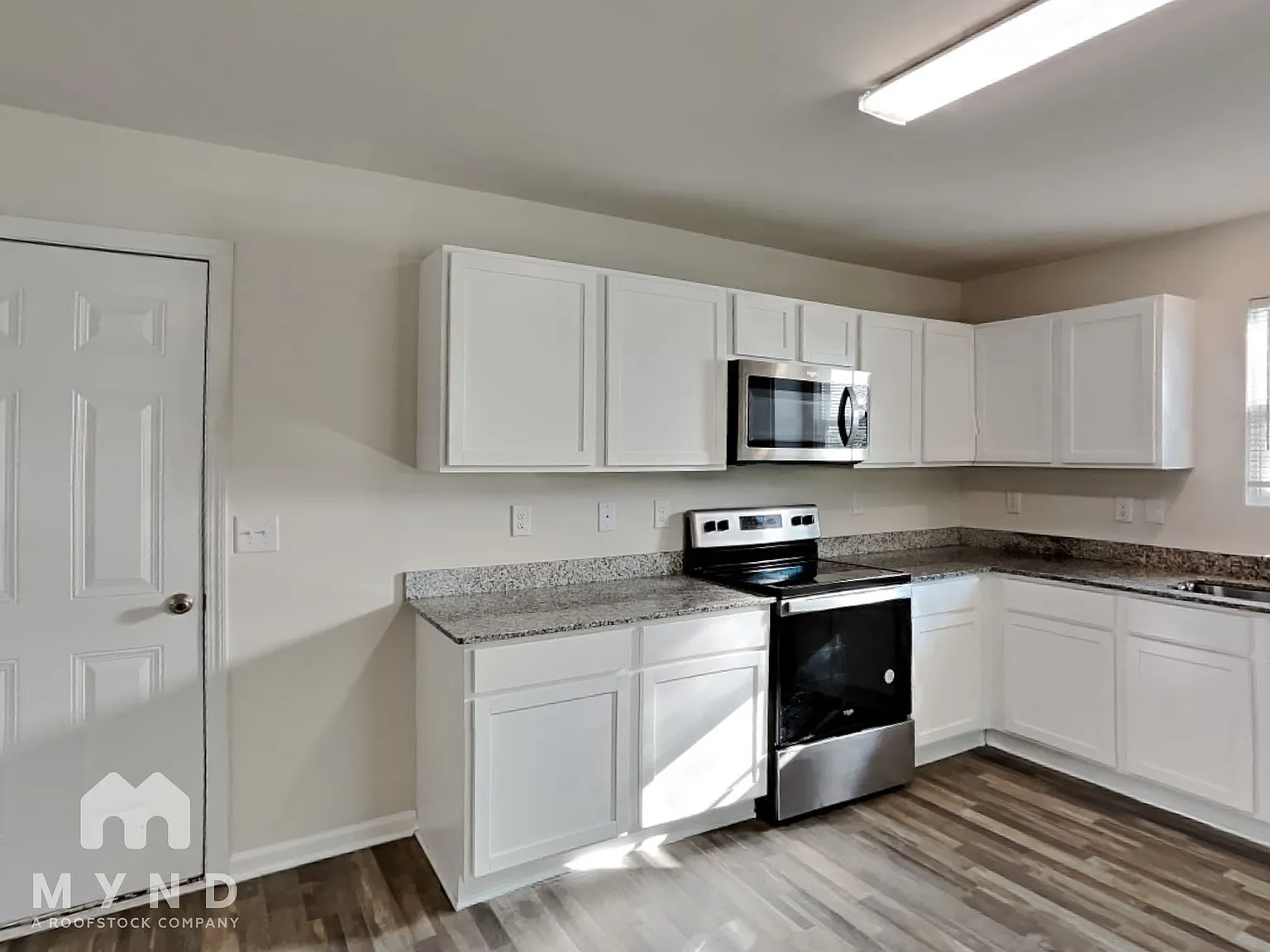 3 bed, 2.5 bath, 1660 sqft, $1,735 — Photo 4