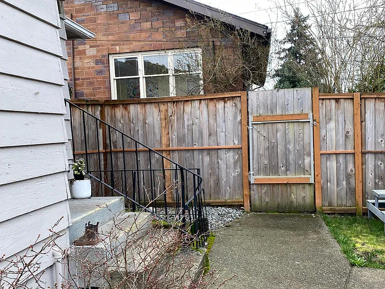 225 F St SE — Photo 28