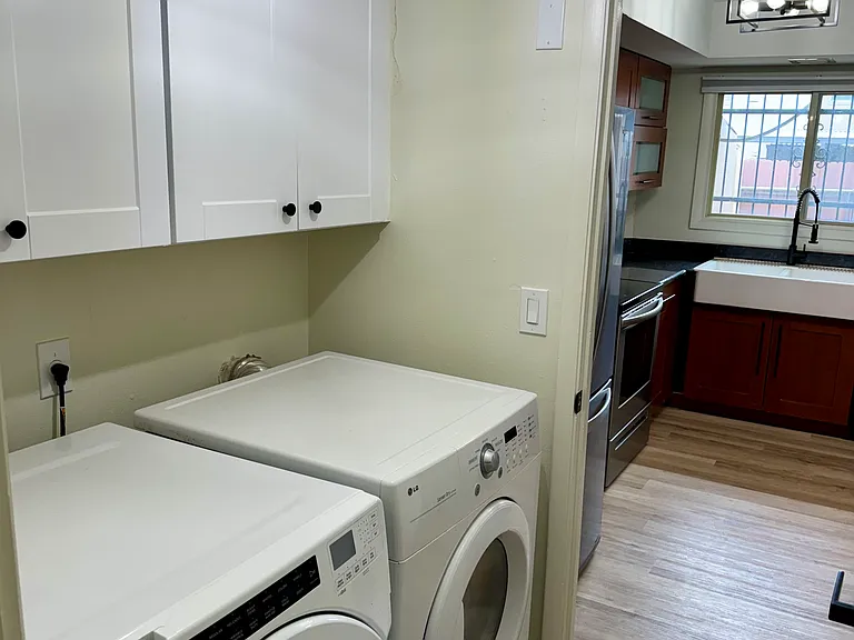 2810 E Clarendon Ave — Photo 13