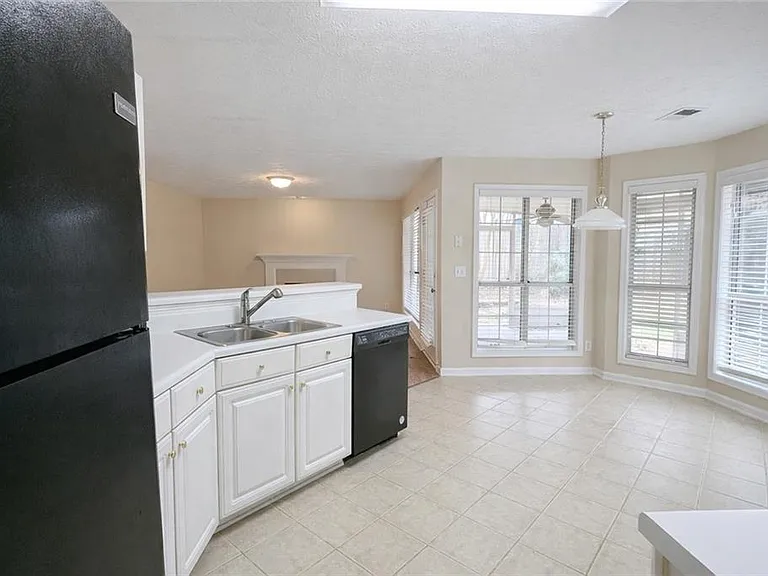 710 Suwanee Lakes Cir — Photo 11