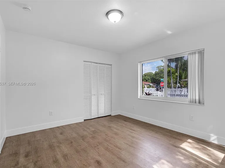 5549 NE Miami Ct #1 — Photo 8
