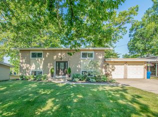 8309 Courtland Dr NE, Rockford, MI 49341