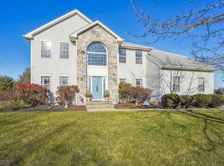 10 Cornelius Way, Somerset, NJ 08873
