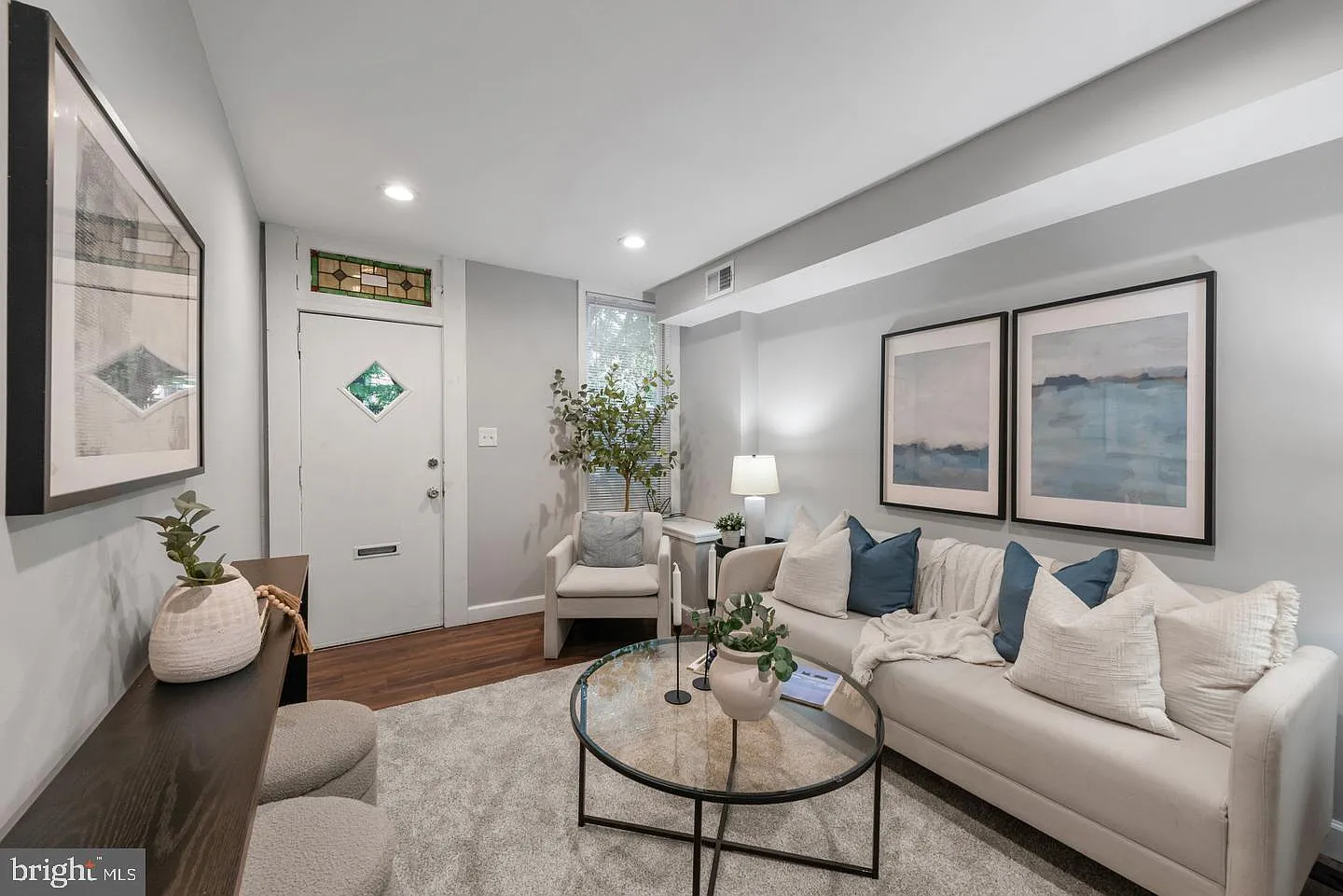 2 bed, 2.5 bath, 1072 sqft, $2,000 — Photo 3