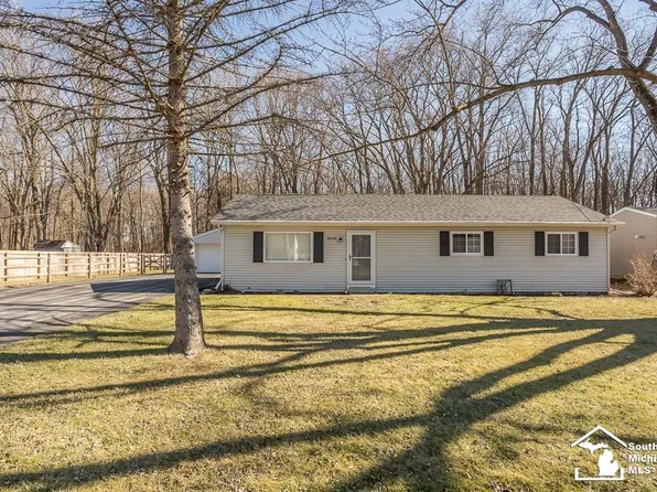 8034 McLain Ave, Lambertville, MI 48144