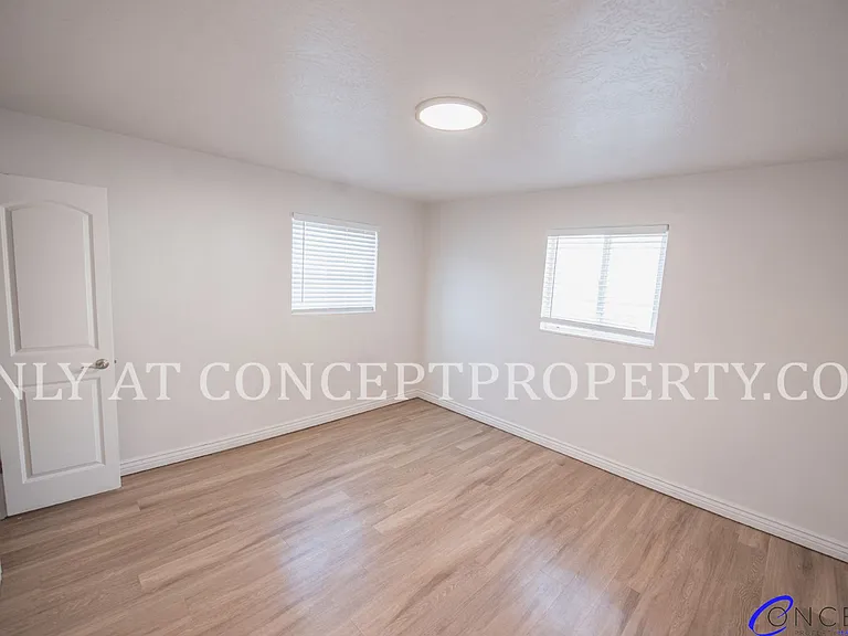 943-971 Chapel Dr — Photo 16