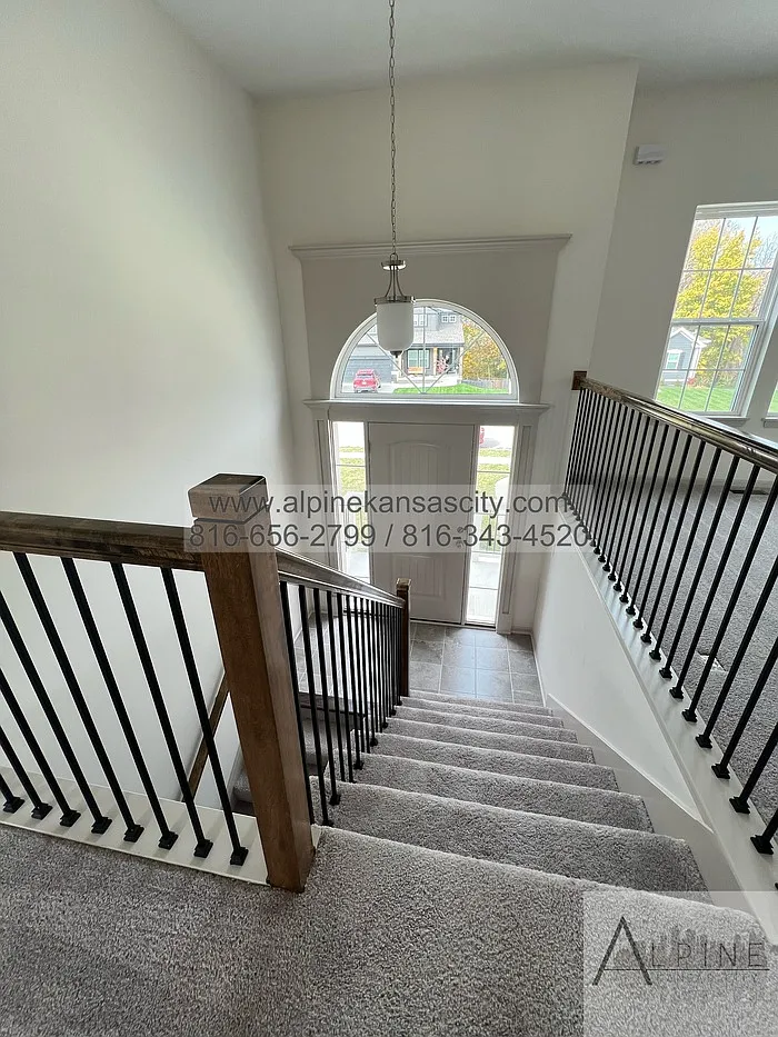 4 bed, 3.0 bath, 2250 sqft, $2,550 — Photo 2