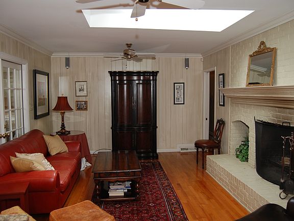 Den (open to kitchen)