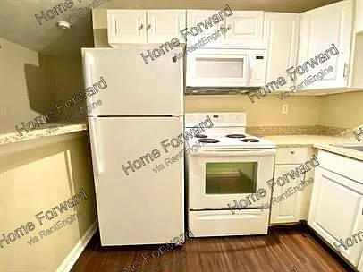 164 Lakeshore Dr #5 — Photo 2