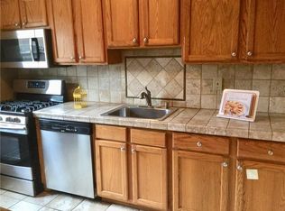 21 York Dr APT 6A, Edison, NJ 08817