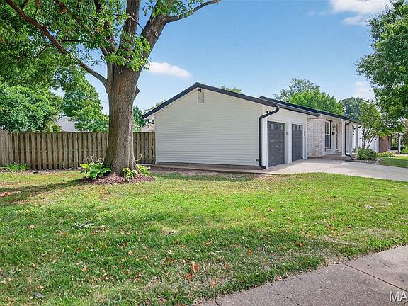 3rd image of 1925 Flordawn Dr