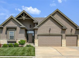 4609 SW Raintree Dr, Lees Summit, MO 64082