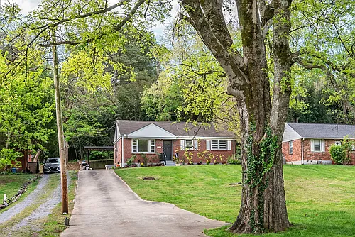 2921 Twin Lawn Dr Photo 1