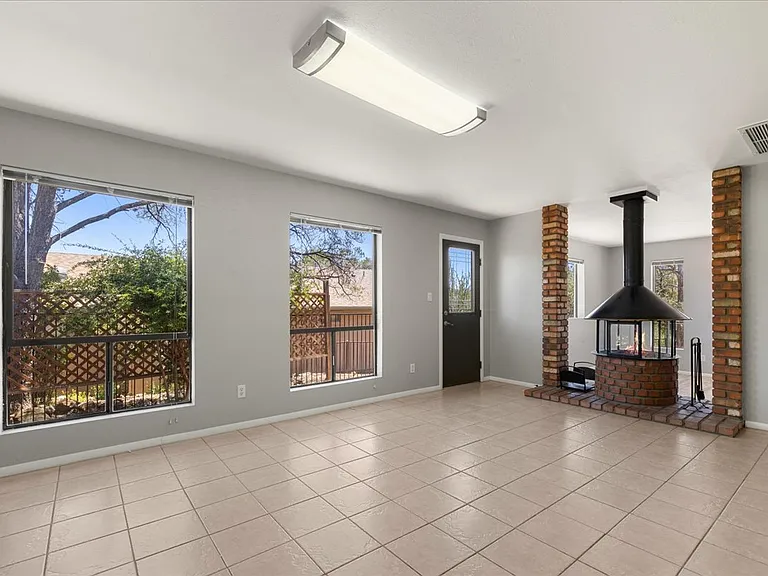 642 Sunrise Blvd — Photo 6