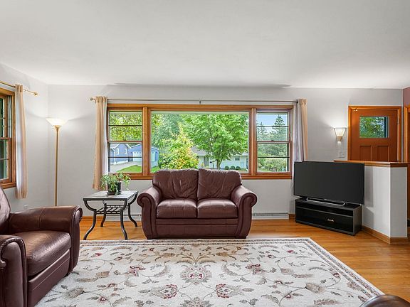 3rd image of 5113 Maher Ave