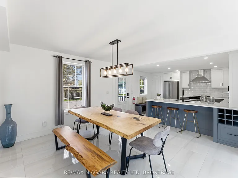 616 Lakeshore Rd — Photo 7