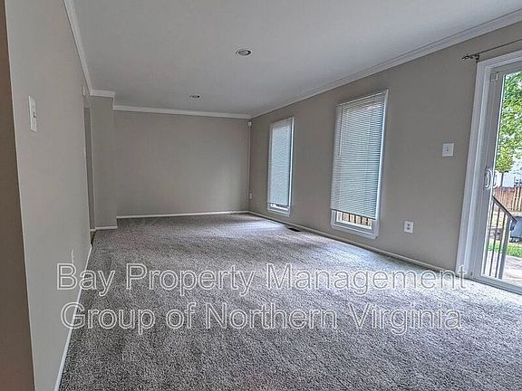 3rd image of 2923 Madeira Ct