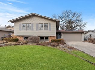 6340 Forestview Dr, Oak Forest, IL 60452