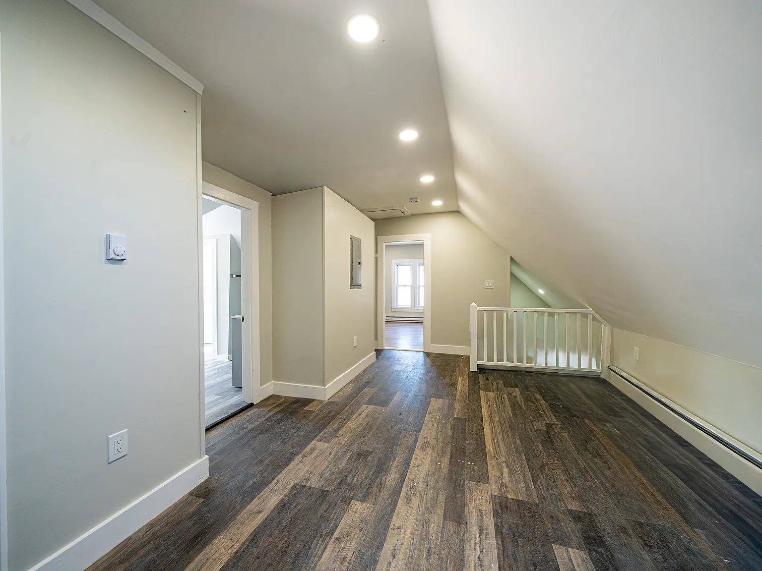 2 bed, 896 sqft, $2,400 — Photo 3