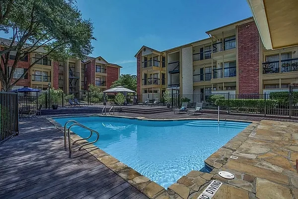 Riverwalk Apartment Homes — Photo 3