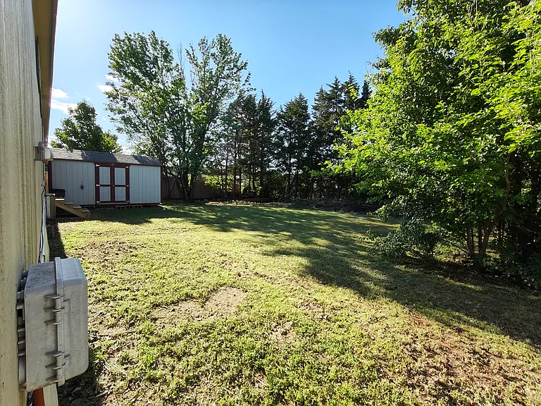 3208 E Peachtree Ave — Photo 5