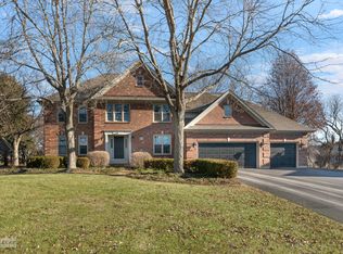 819 Queens Gate Cir, Sugar Grove, IL 60554