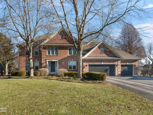 819 Queens Gate Cir, Sugar Grove, IL 60554