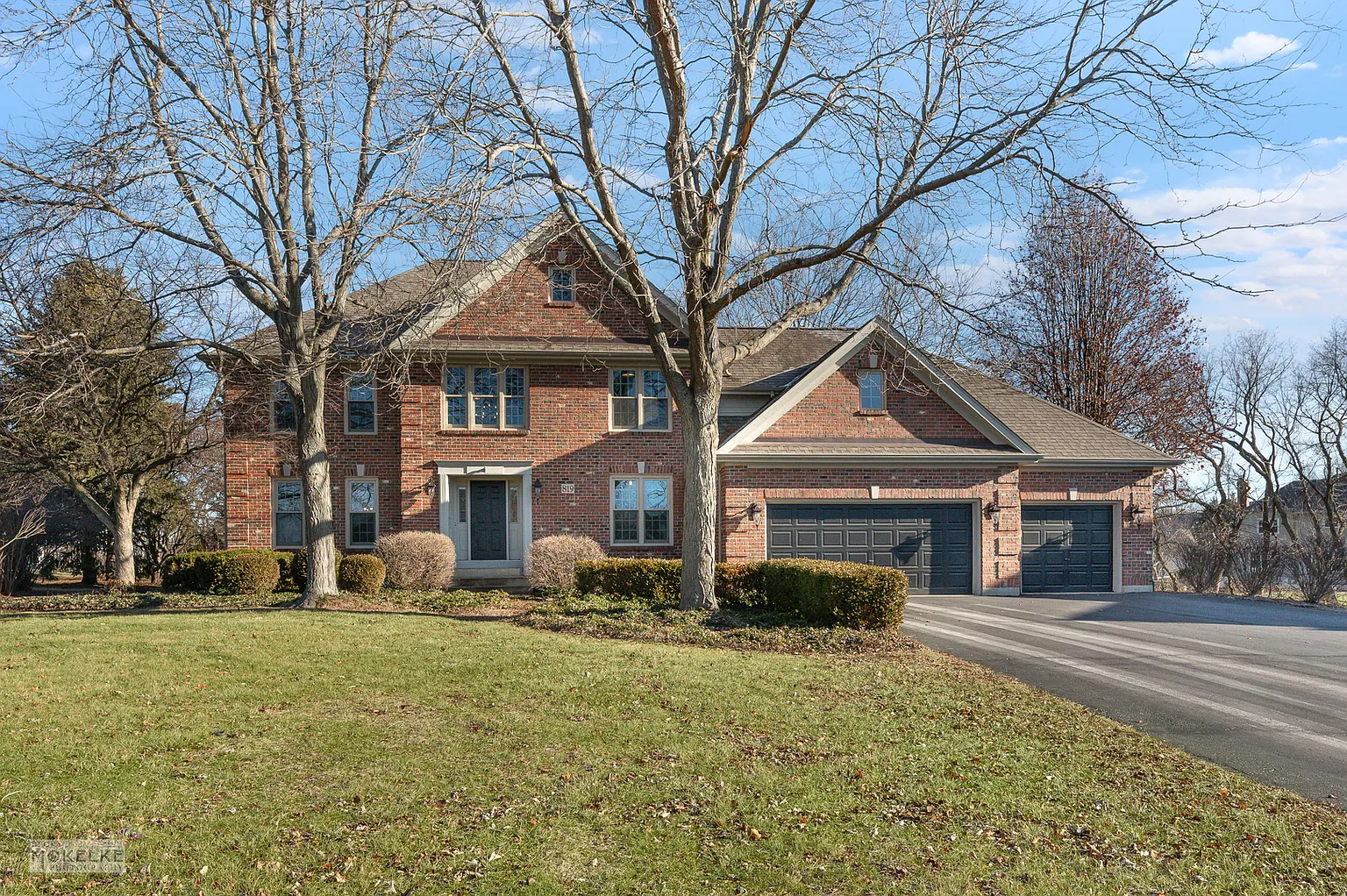 819 Queens Gate Cir photo 1