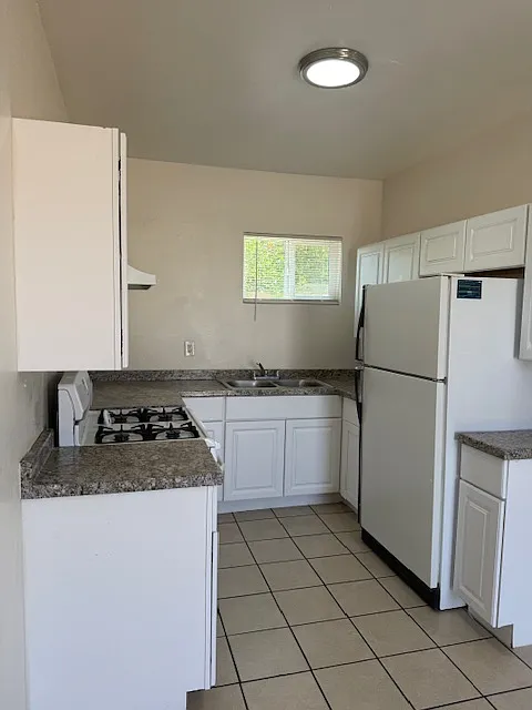 2 bed, $995 — Photo 4