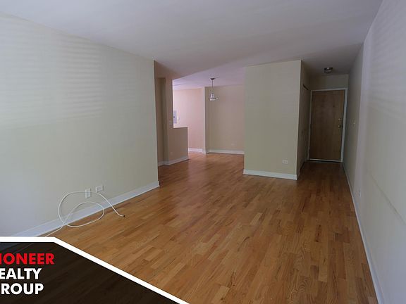 2nd image of 625 W Wrightwood Ave #X503