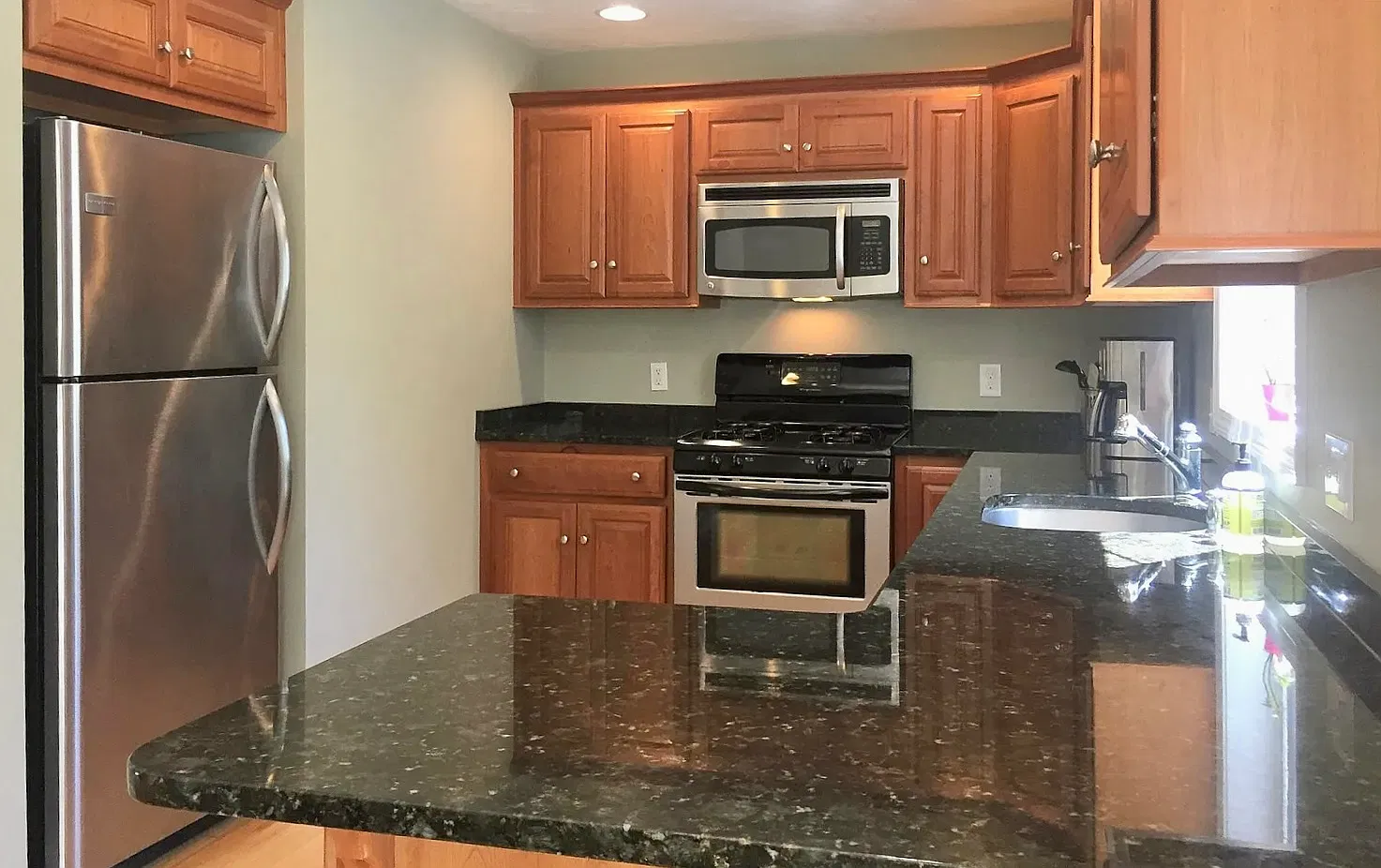 2 bed, 1.5 bath, 1366 sqft, $3,600 — Photo 3