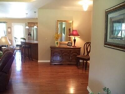 4th image of 23 Shamrock Dr