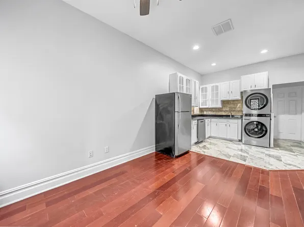 240 Clendenny Avenue image 25 of 40