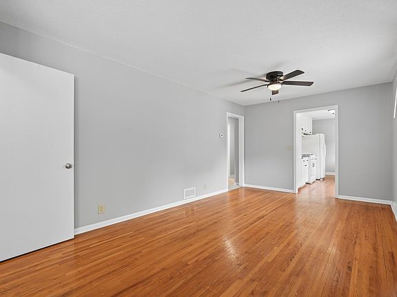 4th image of 235 Horsmann Ave