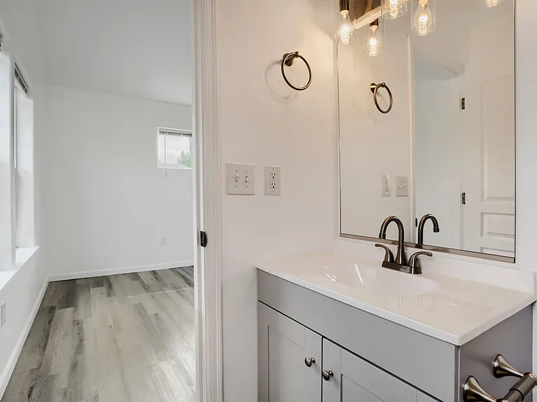 9910 SE Woodstock Blvd — Photo 11