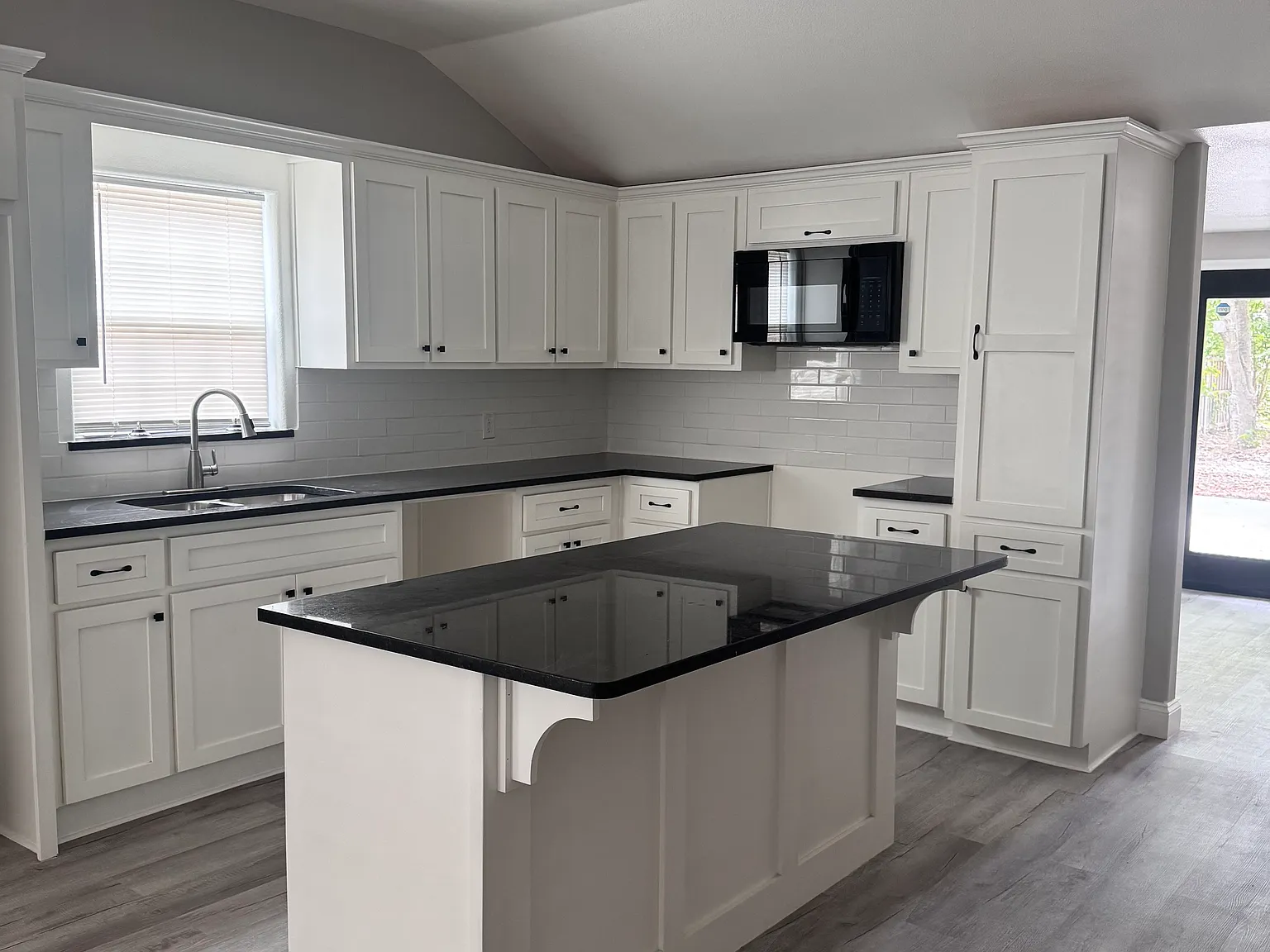 3 bed, 1200 sqft, $2,500 — Photo 4