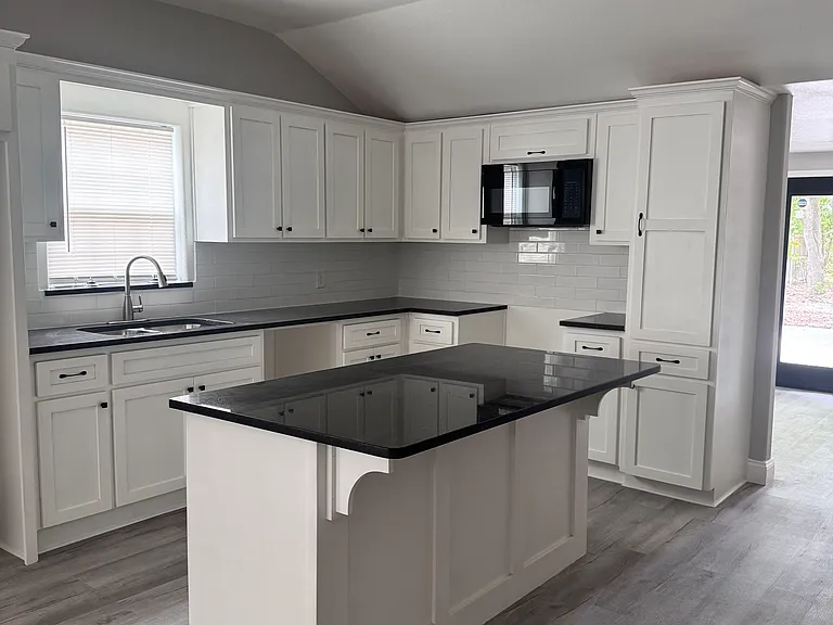 1717 Wood Ave — Photo 4