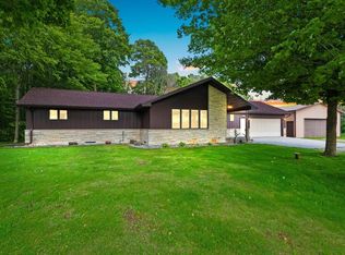 2929 Brunner Rd, Manitowoc, WI 54220