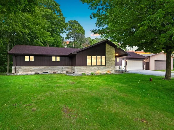 2929 Brunner ROAD, Manitowoc, WI 54220