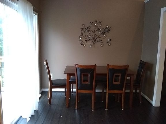 3rd image of 934 Cypress Ln