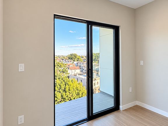 4th image of 828-832 Summer Ave