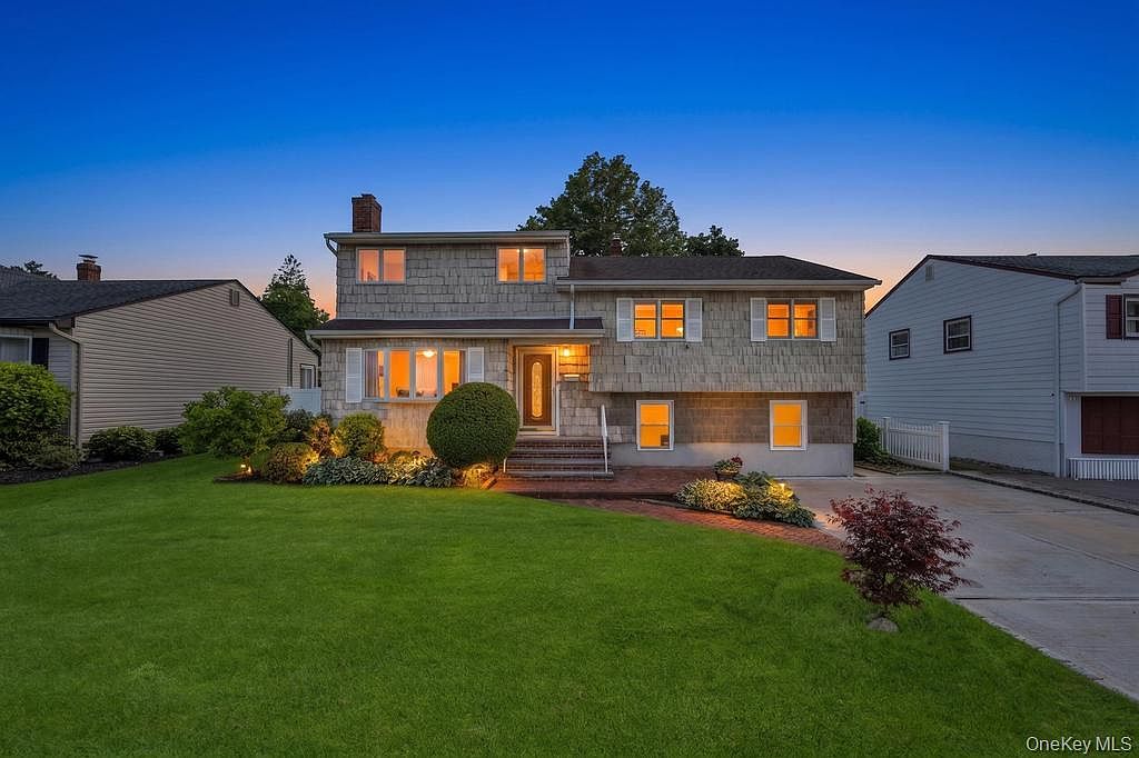 11 Edgewood Drive, Hicksville, NY 11801 | Zillow