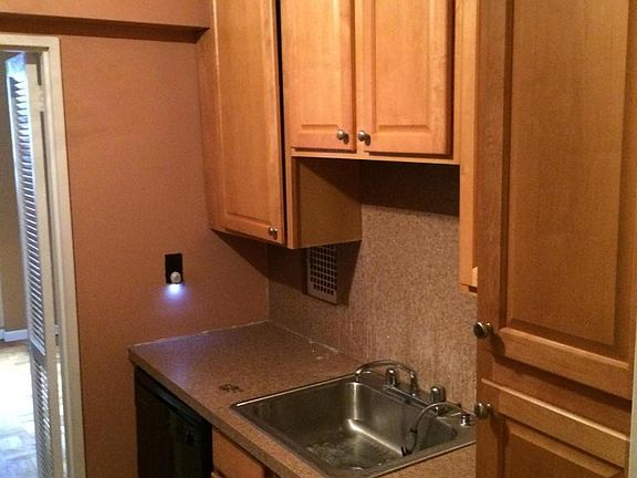 3rd image of 100 Colfax Ave APT 2Y