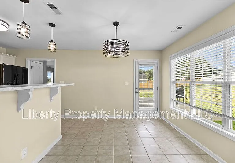 130 Breezewood Dr — Photo 7