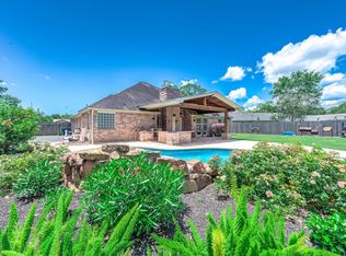69 Briar Oak Ct, Alvin, TX 77511