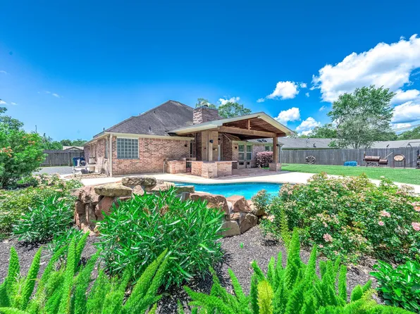 69 Briar Oak Ct, Alvin, TX 77511