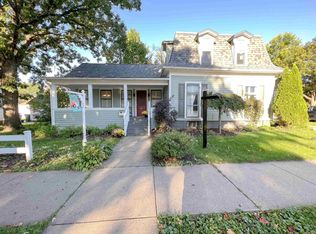 821 Broadway St, Baraboo, WI 53913
