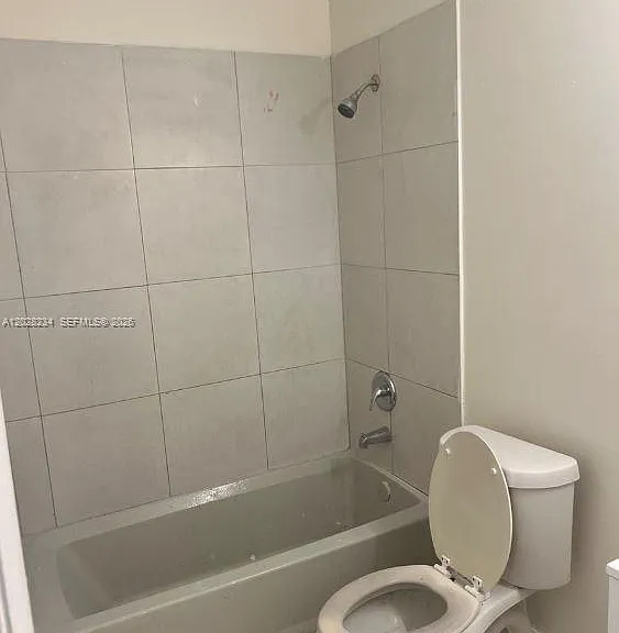 1141 Lake Victoria Dr #F — Photo 7
